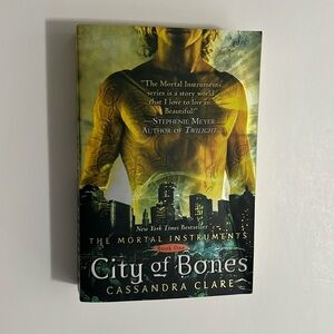City of Bones by Cassandra Clare - Book 1 - Paperback
